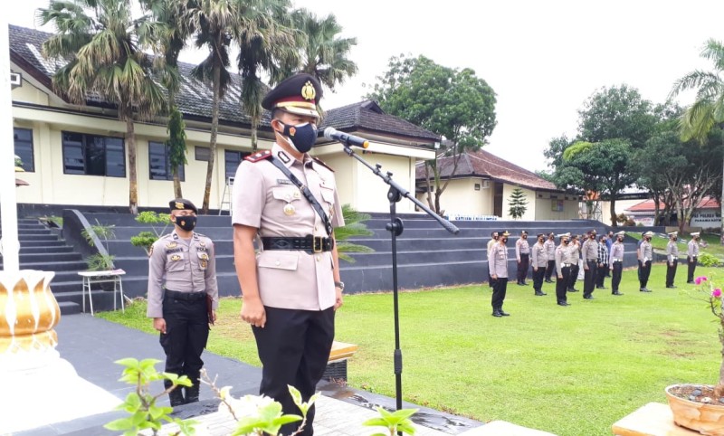 tingkatkan-citra-positif-polri-di-masyarakat-wakapolres-way-kanan-ajak-personel-berkontribusi.jpg
