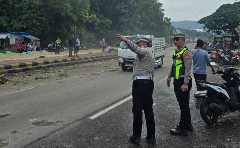 tkp-kecelakaan-beruntun-di-jalinteng-bakauheni.jpg