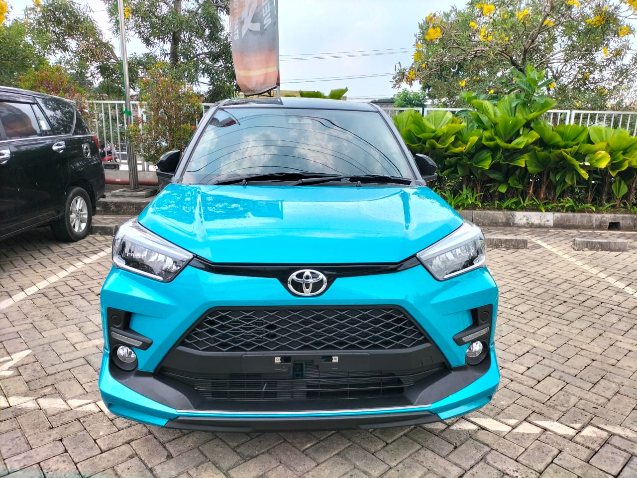 toyota-raize-di-diler-auto2000-way-halim.jpg