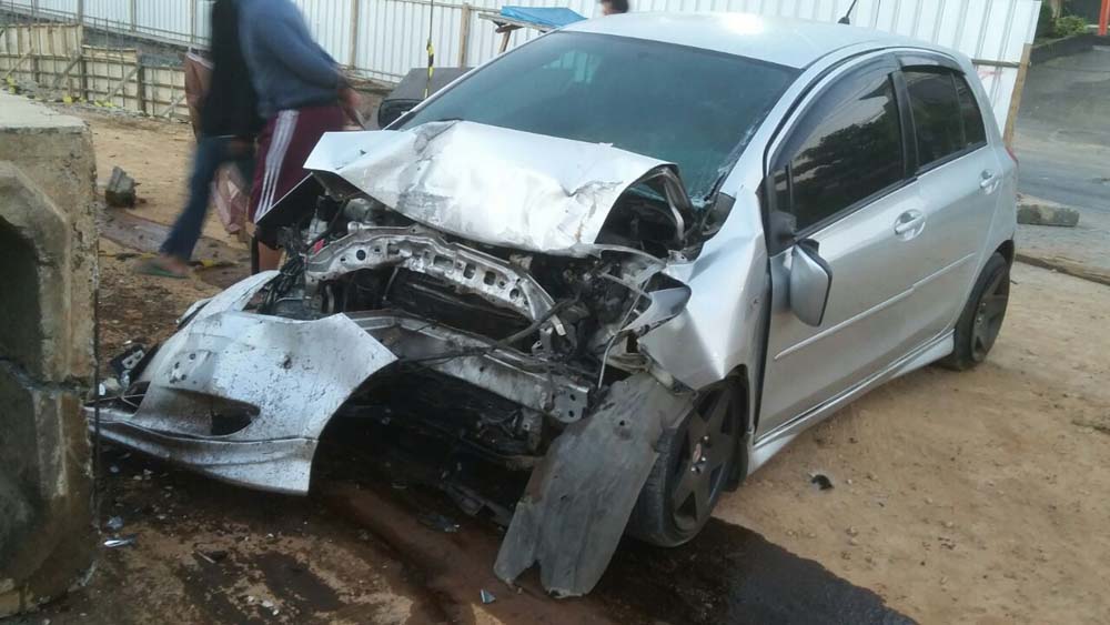 Mobil Yaris Ringsek Tabrak Pembatas Underpass, Ini Kata Pengembang dan Polisi