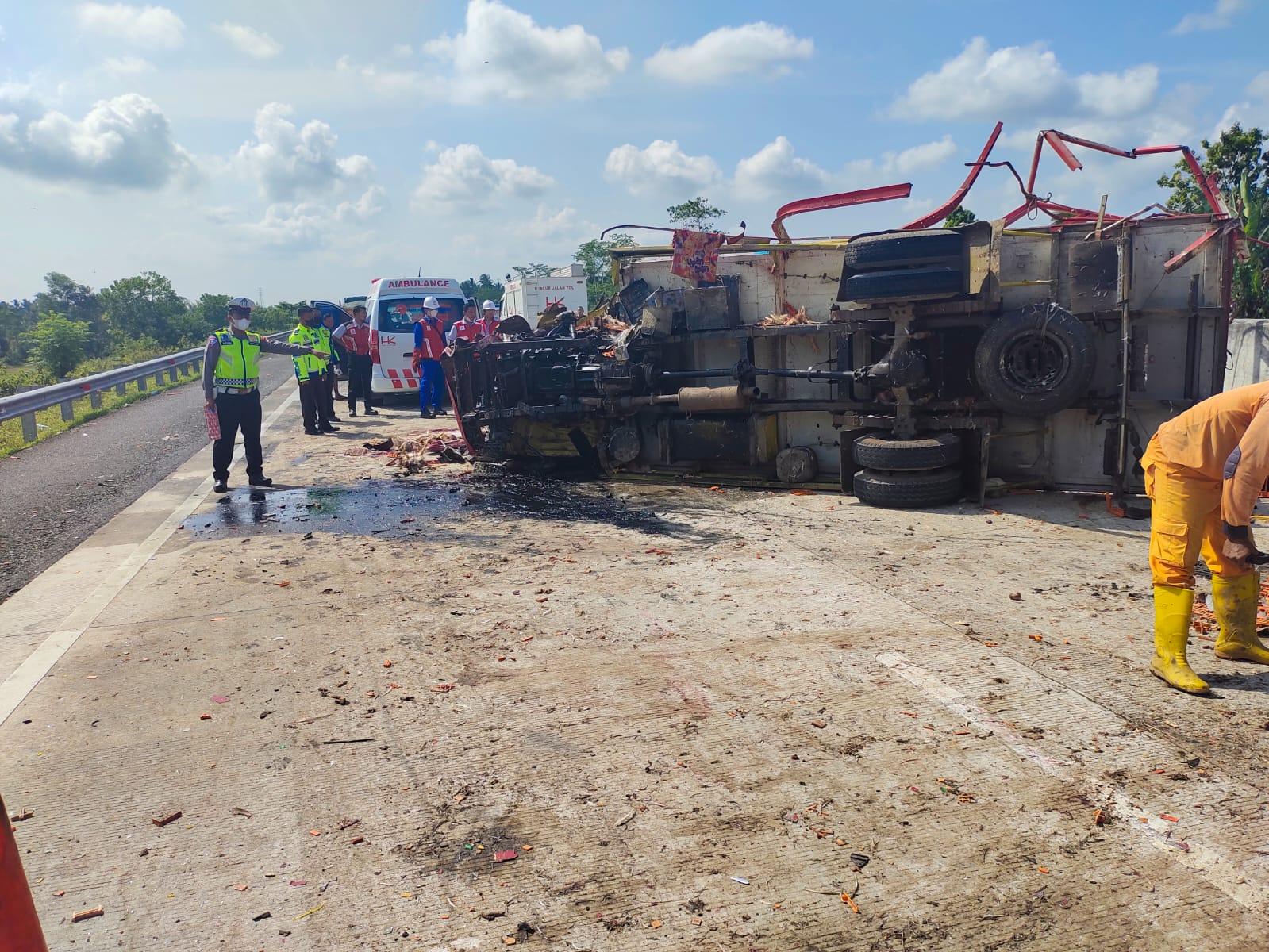 Kerugian Mencapai Rp 70 Juta dari Kecelakaan Truk Muatan Ayam