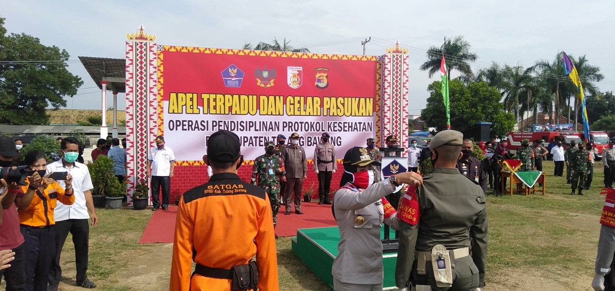 Tulangbawang Mulai Tatanan New Normal, Bupati Winarti Pimpin Apel Besar
