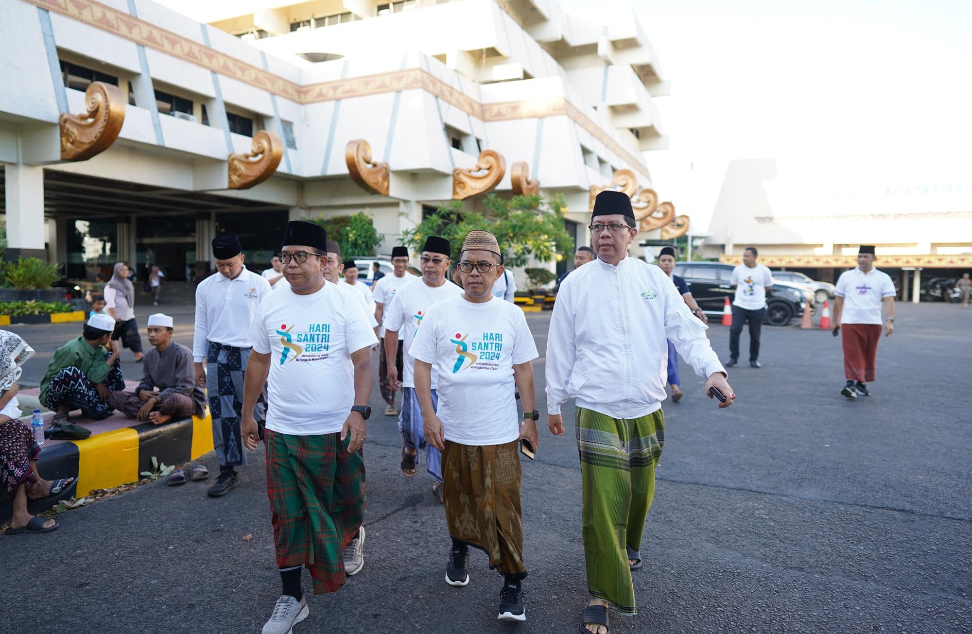 Rektor UIN Raden Intan Lampung Ikuti Jalan Sehat Sarungan Hari Santri
