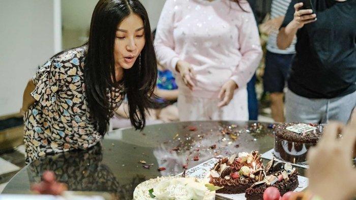 Rayakan Ulang Tahun, Sarwendah Bagi-bagi Telur Rebus