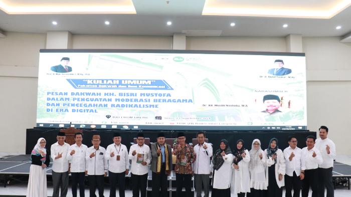 Kuliah Umum FDIK UIN RIL, KH Bisri Musthofa Role Model Pendakwah Moderat