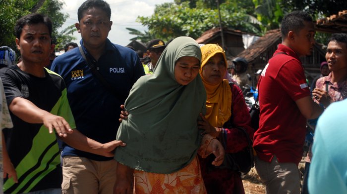 umi-nur-hidayah-pelaku-yang-menggorok-anak-kandungnya_20161205_194648.jpg