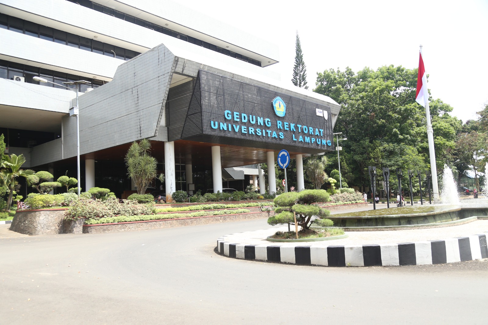 universitas-lampung-unila-berhasil-masuk-tiga-besar-universitas-terbaik.jpg