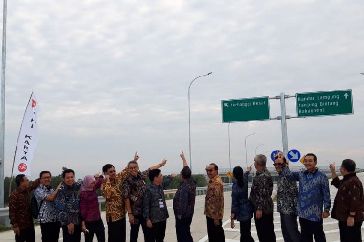 UPDATE Peresmian Tol Lampung - Menteri Rini Soemarno Jalan Kaki 2 Km: Mumpung Belum Diresmikan
