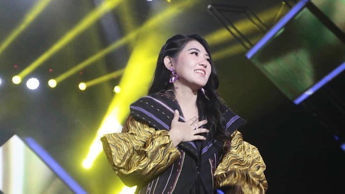 Via Vallen Diundang ke Acara Sunatan Bocah Ini, Sosoknya Bikin Heboh