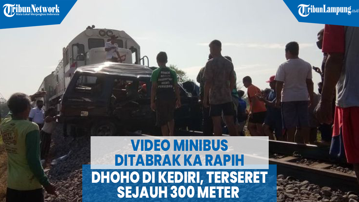 VIDEO Minibus Ditabrak KA Rapih Dhoho di Kediri, Terseret Sejauh 300 Meter