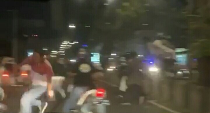 BREAKING NEWS Viral Tawuran di Bandar Lampung, Pelajar Bubar Setelah Sabhara Melintas