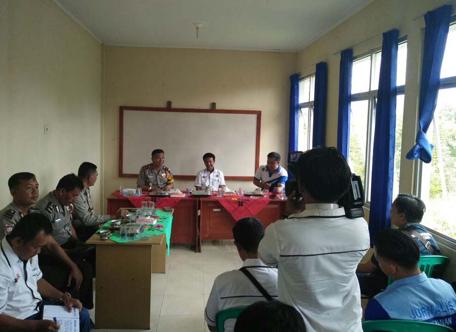 Sambangi Markas PWI Way Kanan, Wakapolres Minta Ini ke Awak Media