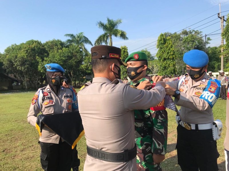 wakapolres-way-kanan-lampung-sebut-kedepankan-sikap-humanis-dalam-operasi-patuh-krakatau.jpg