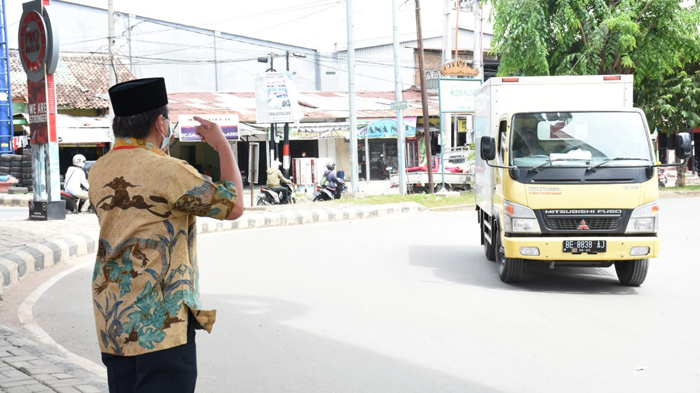 wali-kota-bandar-lampung-herman-hn-teriak-teriak-di-pinggir-jalan-ingatkan-warga-pakai-masker1.jpg