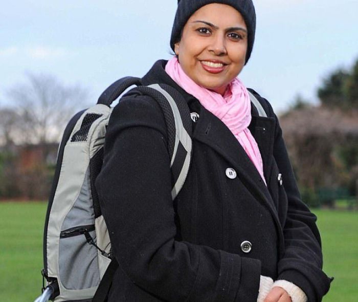 Wanita Ini Harus Membawa Tas Agar Tetap Hidup, Kisahnya Memilukan