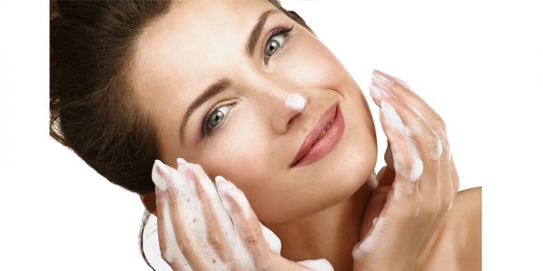 wanita-mencuci-muka_20160909_102646.jpg