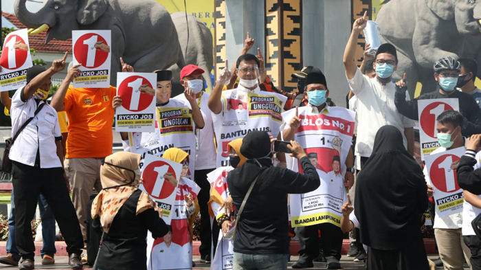 Warga Bandar Lampung Antusias Sambut Kampanye Door to Door Rycko-Jos