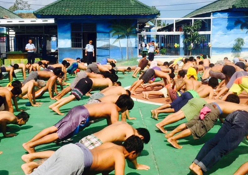 Perkuat Imunitas, Ratusan Napi Lapas Kelas II A Berjemur Sambil Olahraga Ringan