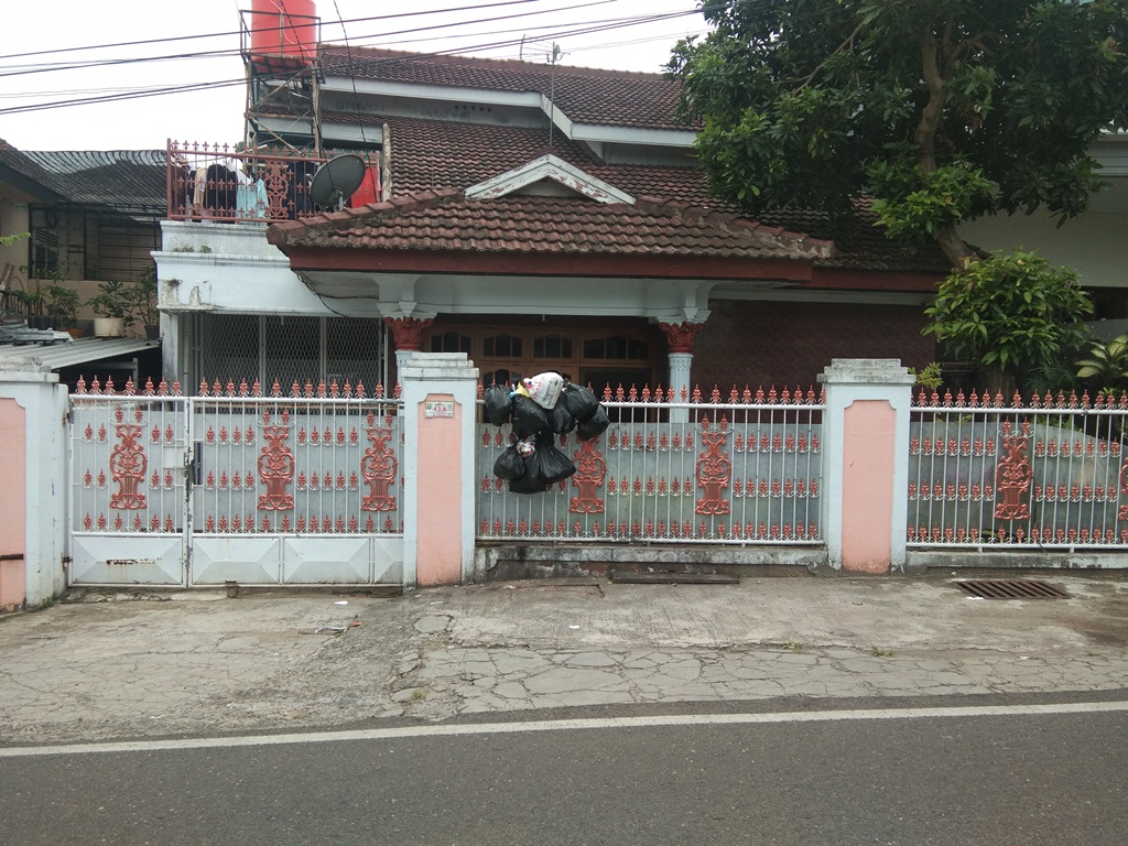 Warga Enggal Kaget Temukan Wanita tanpa Identitas Tergeletak di Pinggir Jalan