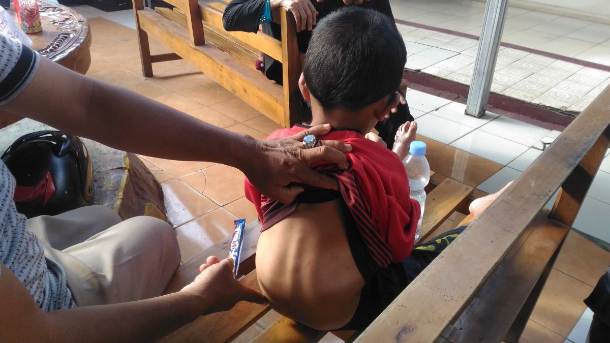 warga-kerap-lihat-ib-dianiaya-ayah-tirinya-ketua-rt-kakinya-melepuh-dicelupin-air-panas.jpg