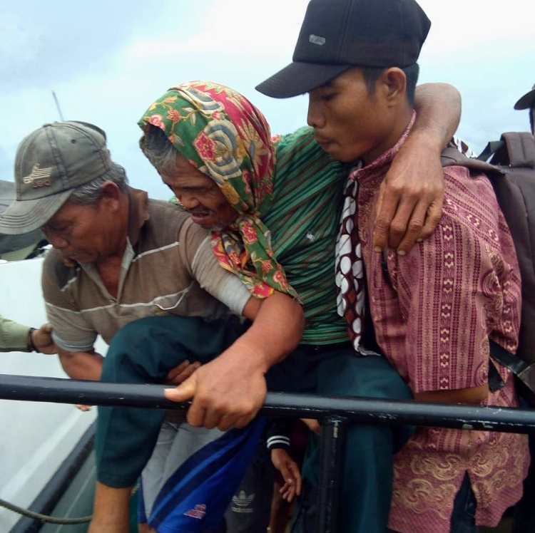 Gunung Anak Krakatau Terus Keluarkan Bunyi Letusan, Ribuan Warga di Dua Pulau Diangkut 4 Kapal