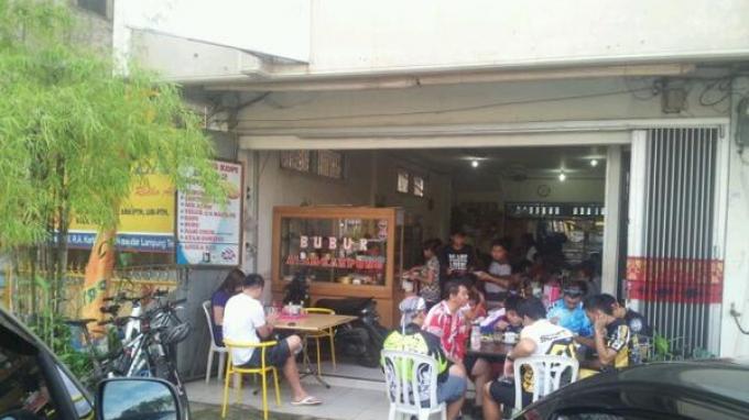 KULINER LAMPUNG - Nikmatnya Menyecap Kopi di Kedai Kopi Tertua di Bandar Lampung, Warkop Bola Dunia