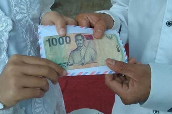 widiawati-usai-melangsungkan-pernikahan-dengan-maskawin-1000-rupiah.jpg