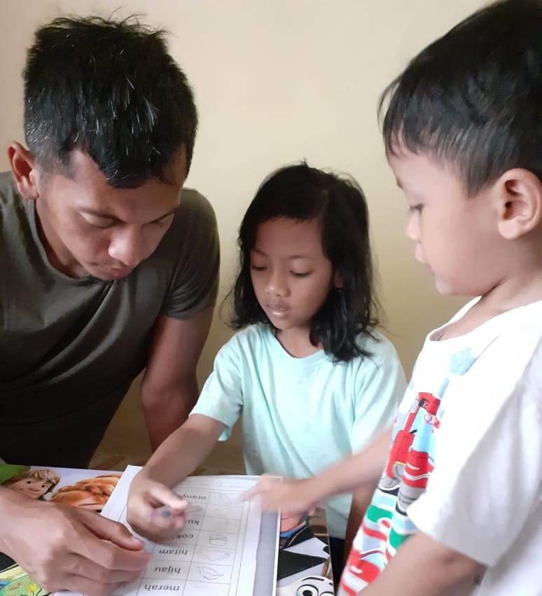 Pemain BLFC Yongki Ariwibowo Quality Time dengan Keluarga Selama Liga 2 Ditunda Akibat Corona