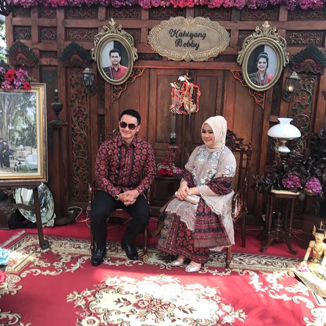 zumi-zola-dan-istri_20171108_150045.jpg