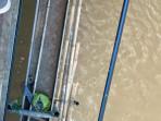 2-pekerja-hilang-jatuh-ke-sungai-saat-mengecat-kerangka-jembatan.jpg