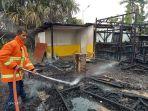 3-unit-damkar-dikerahkan-padamkan-api-di-mini-cafe-epapani-lampung-selatan.jpg
