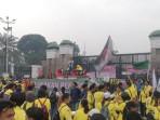 AKSI-DI-GEDUNG-DPR-Aksi-Unjuk-rasa-BEM-UI.jpg
