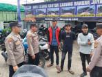 Anggota-Sat-Binmas-Polres-Lampung-Tengah-saat-melakukan-patroli-dialogis.jpg