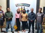 Aparat-kepolisian-temani-keluarga-korban-ke-Banjarnegara.jpg