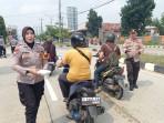 BAGIKAN-MAKANAN-PolwanPolsek-Sukarame567.jpg
