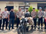 BANTU-WARGA-Kapolsek-Seputih-Banyak-kembali-salurkan-sembako-1.jpg