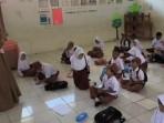 Gubernur Dedi Mulyadi Tegur Bupati Sukabumi Buntut Viral Siswa SDN Belajar di Lantai