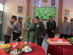 BERI-KEJUTAN-Wakapolres-Tulangbawang12.jpg