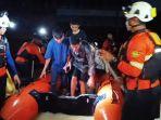 BPBD-Bandar-Lampung-evakuasi-warga-dengan-perahu-karet-terusan-nunyai.jpg