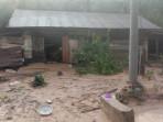 Banjir-dan-tanah-longsor-melanda-Pemangku-Gunung-Sari.jpg