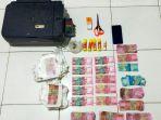 Barang-bukti-uang-palsau-yang-diamankan-Polsek-Kalirejo-Lampung-Tengah.jpg