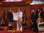 Bupati-Pringsewu-Riyanto-Pamungkas-prosesi-adat-Angkon-Muakhi.jpg