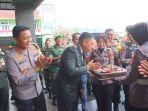 Dandim-0410-Kolonel-Tan-Kurniawan-mendapatkan-kejutan-dari-Kapolresta.jpg