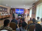 Fery-Triatmojo-anggota-KPU-Bandar-Lampung-bantah-terima-uang-caleg-di-sidang-DKPP.jpg