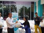 GM-PLN-UID-Lampung-Muhammad-Joharifin-beri-paket-sembako.jpg
