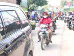 Gegara-antri-minyak-goreng-bikin-macet.jpg