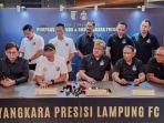 Gubernur-Lampung-Rahmat-Mirzani-Djausal-saat-pers-konferensi-pers-Bhayangkara-FC.jpg