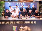 Gubernur-Lampung-saat-peluncuran-resmi-tim-Bhayangkara-Presisi-FC.jpg