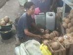 Harga-santan-di-Pasar-Pasir-Gintung.jpg