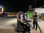 Anggota Polsek Simpang Pematang Patroli Malam Hari Jaga Kamtibmas